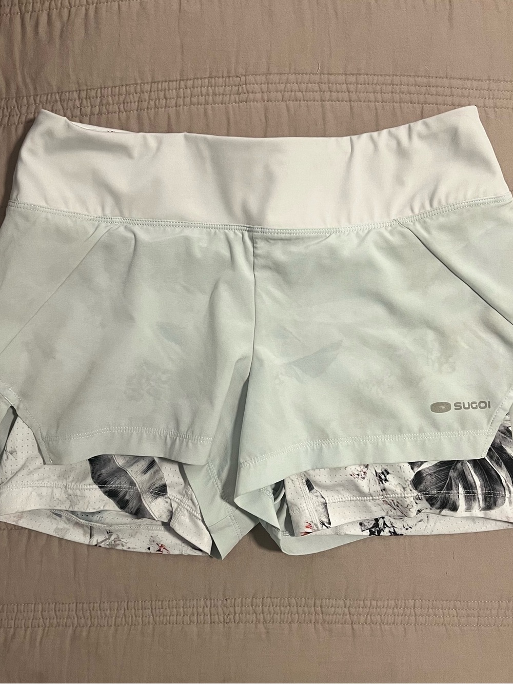 SUGOI Women's Ivory Gray Lined Athletic Shorts Tropical Print Workout Lifting